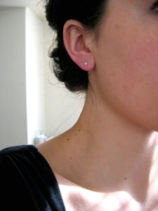 minimal stud earrings - gold stud earrings 3mm  Pebble post earrings, tiny gold earrings, small gold studs, gold earings