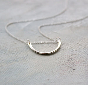 Minimalist arc necklace in Sterling Silver